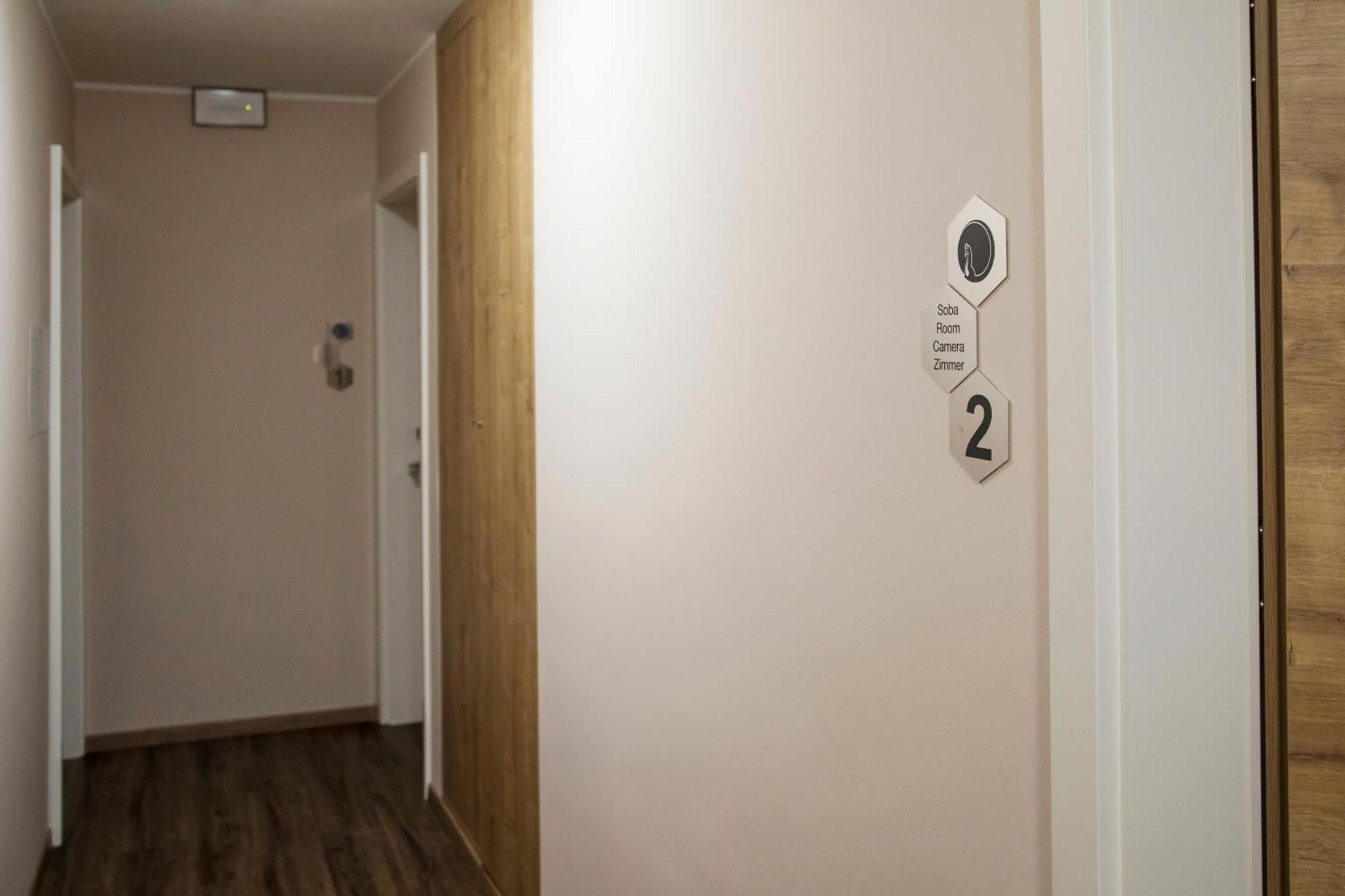 Gostilna S Prenocisci Pav Hotel Rakek Ngoại thất bức ảnh