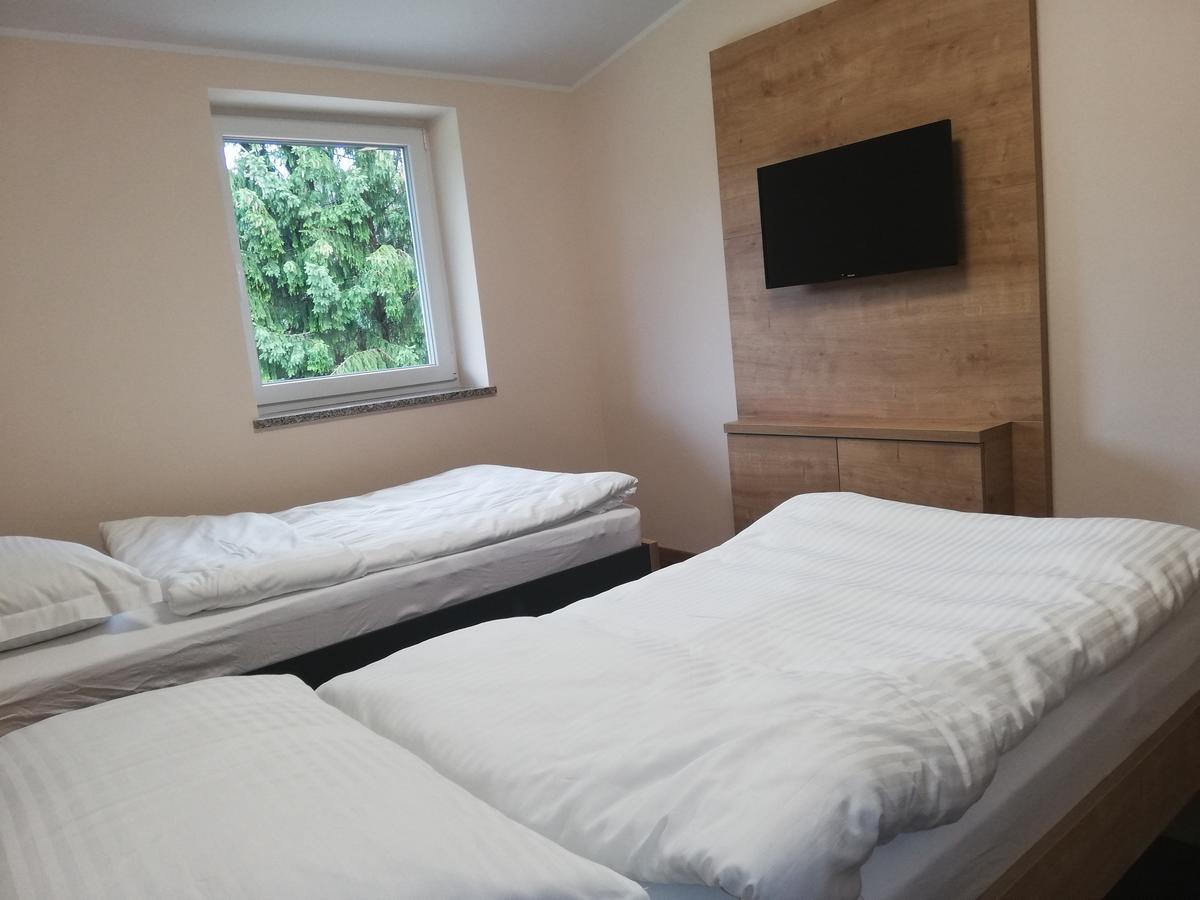 Gostilna S Prenocisci Pav Hotel Rakek Ngoại thất bức ảnh