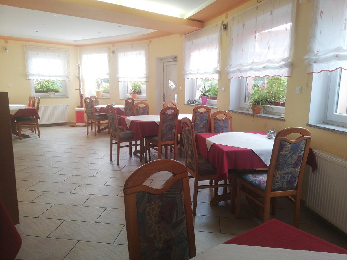 Gostilna S Prenocisci Pav Hotel Rakek Ngoại thất bức ảnh