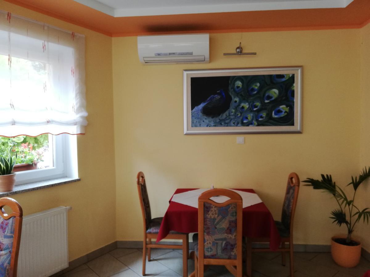Gostilna S Prenocisci Pav Hotel Rakek Ngoại thất bức ảnh