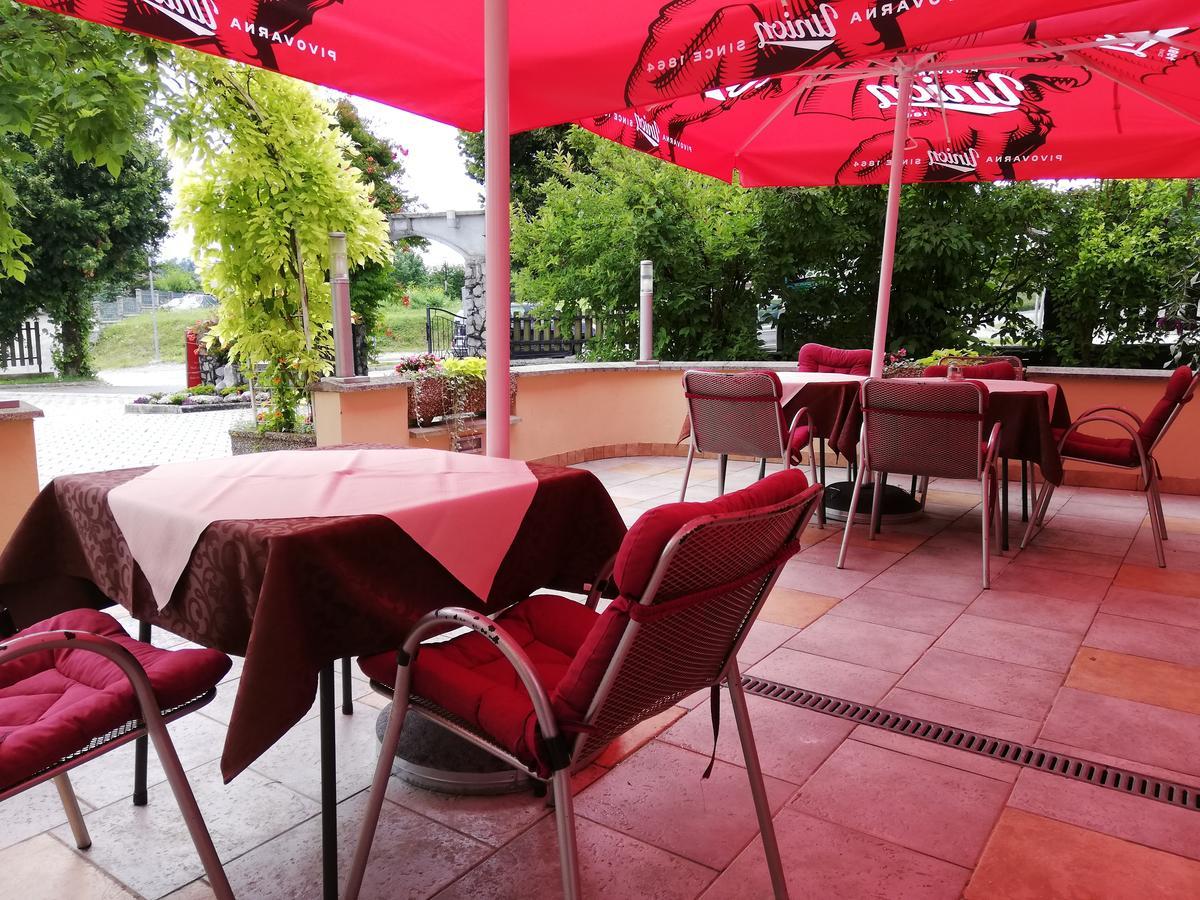Gostilna S Prenocisci Pav Hotel Rakek Ngoại thất bức ảnh